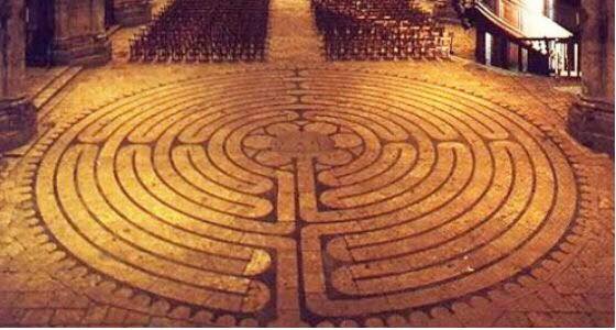 Labirinto pavimentale nella Cattedrale di Chartres